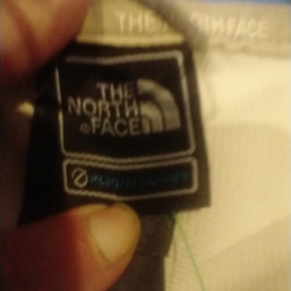 Light weight jacket by North face - Picture 3 of 7